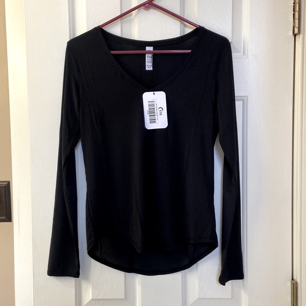 Zyia Black Wanderer Top